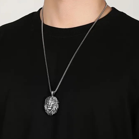 Lionhead silver tone necklace. 23.5” chain/weighted charm 2” by 1.2” NIP - Picture 6 of 7